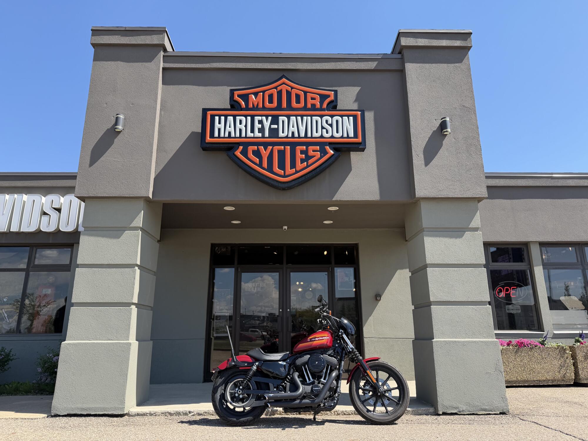 2021 Harley-Davidson® Iron 1200™ S Billiard Red
