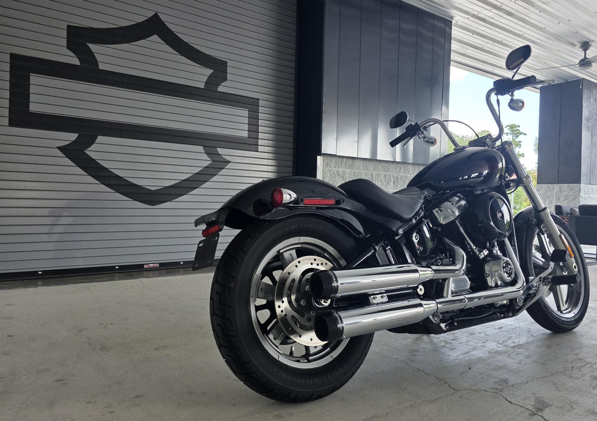 2024 Harley-Davidson® Softail® Standard Vivid Black, photo 9