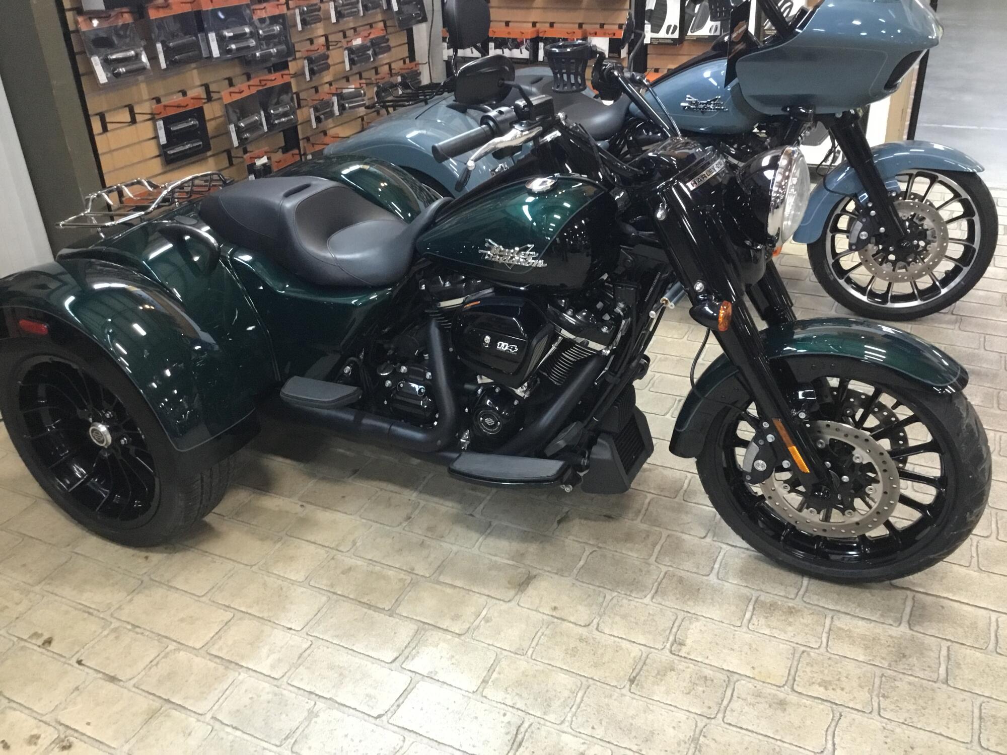 2024 Harley-Davidson® Freewheeler® Alpine Green / Vivid Black