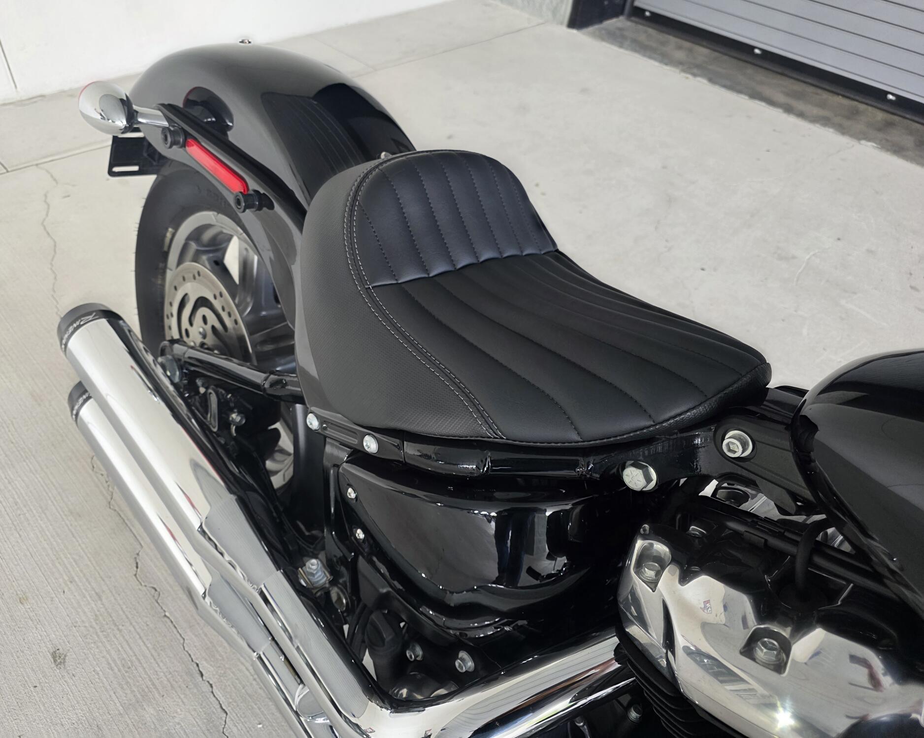 2024 Harley-Davidson® Softail® Standard Vivid Black, photo 6