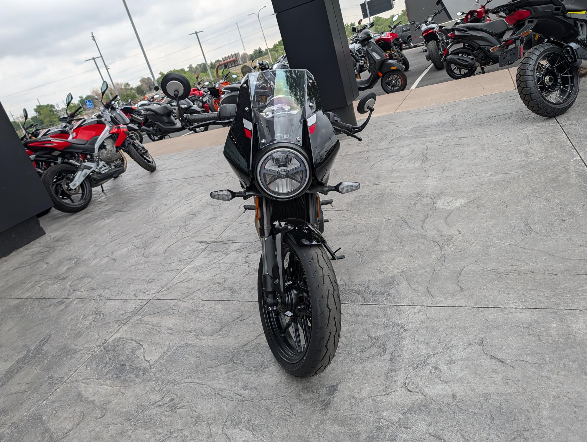 2026 Triumph Thruxton 400, photo 8