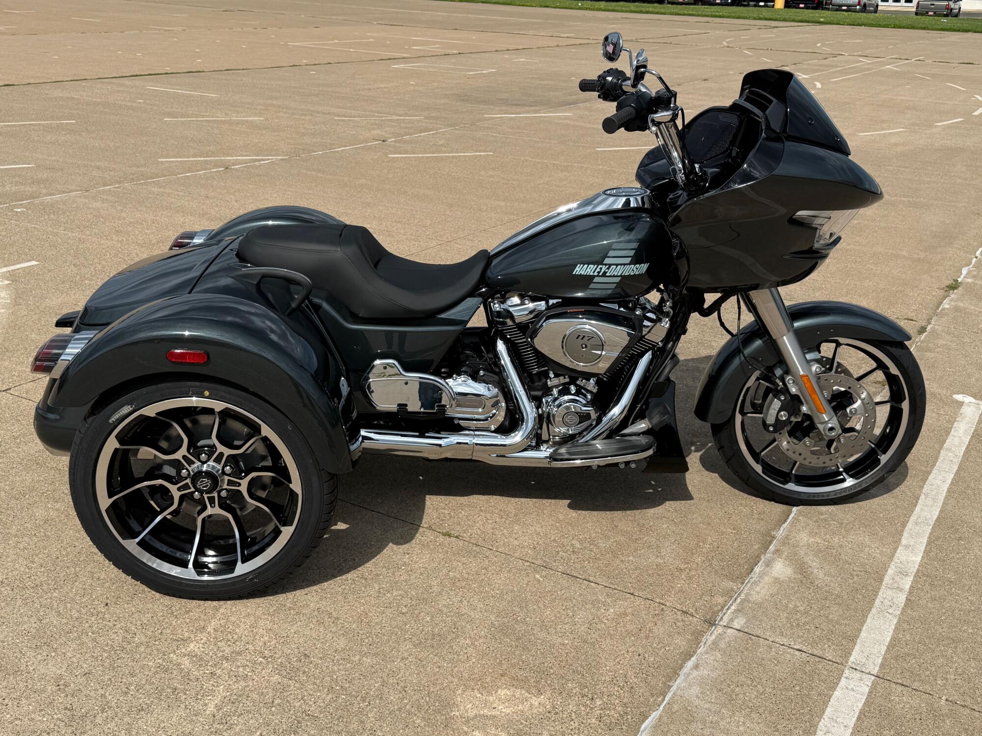 2026 Harley-Davidson® Road Glide 3 Iron Horse Metallic