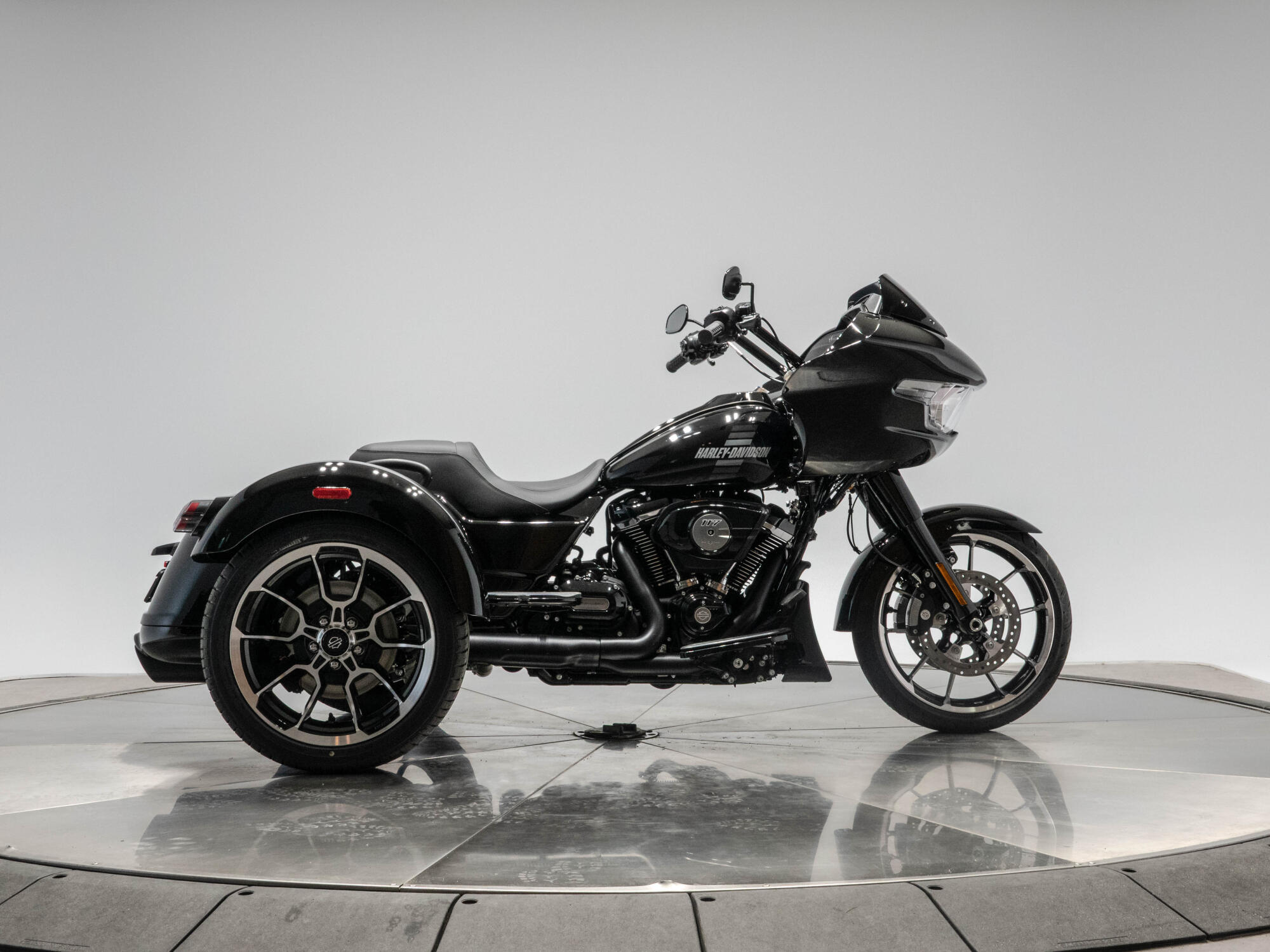 2026 HARLEY-DAVIDSON FLTRT ROAD GLIDE 3 in Vivid Black with Black Trim