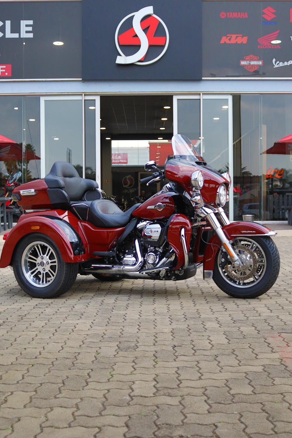 2024 Harley-Davidson® Tri Glide™ Ultra Red Rock / Vivid Black