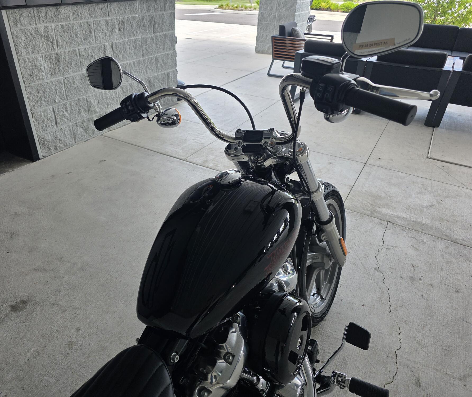 2024 Harley-Davidson® Softail® Standard Vivid Black, photo 7