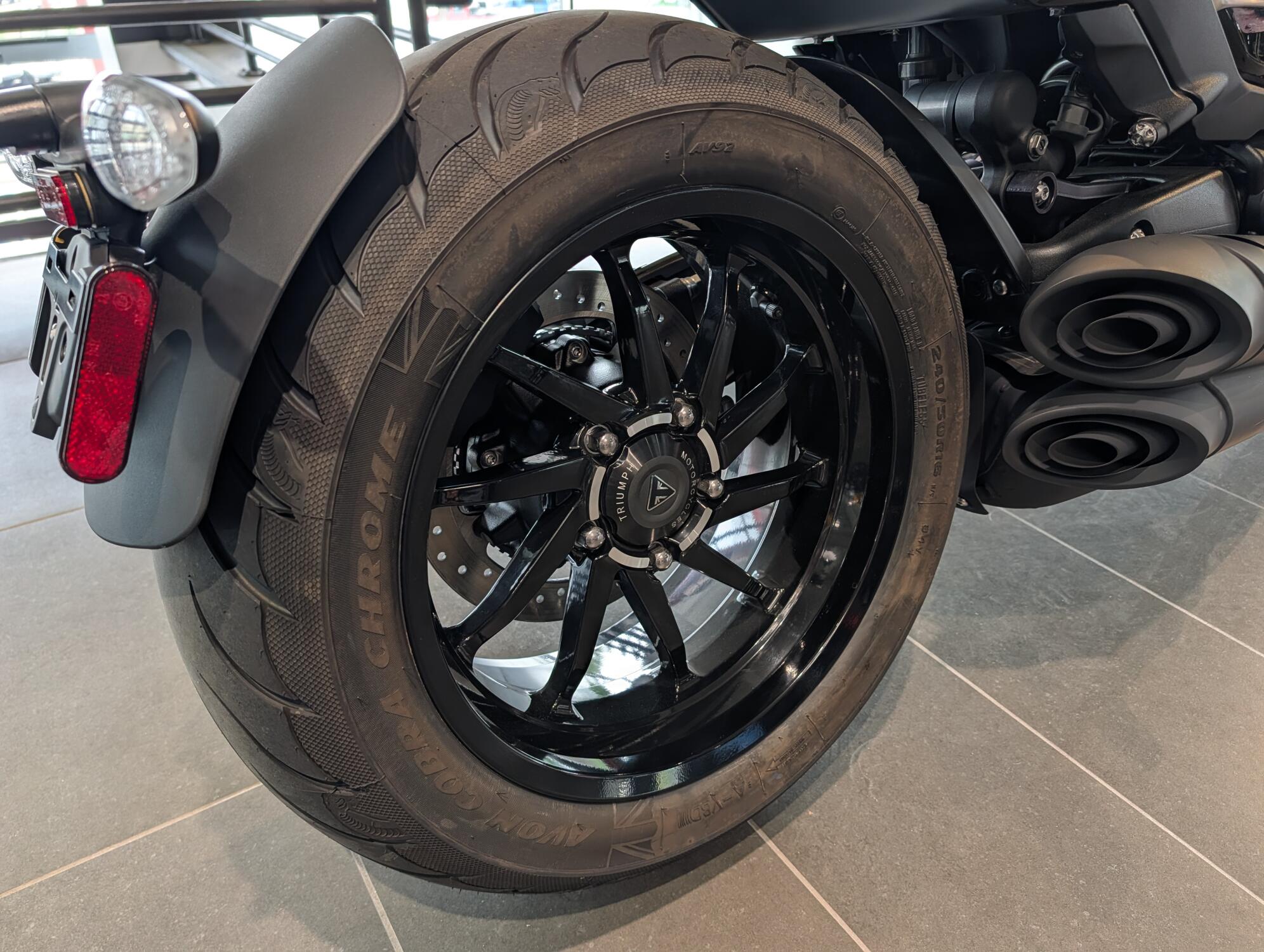 2025 Triumph Rocket 3 Storm R, photo 11