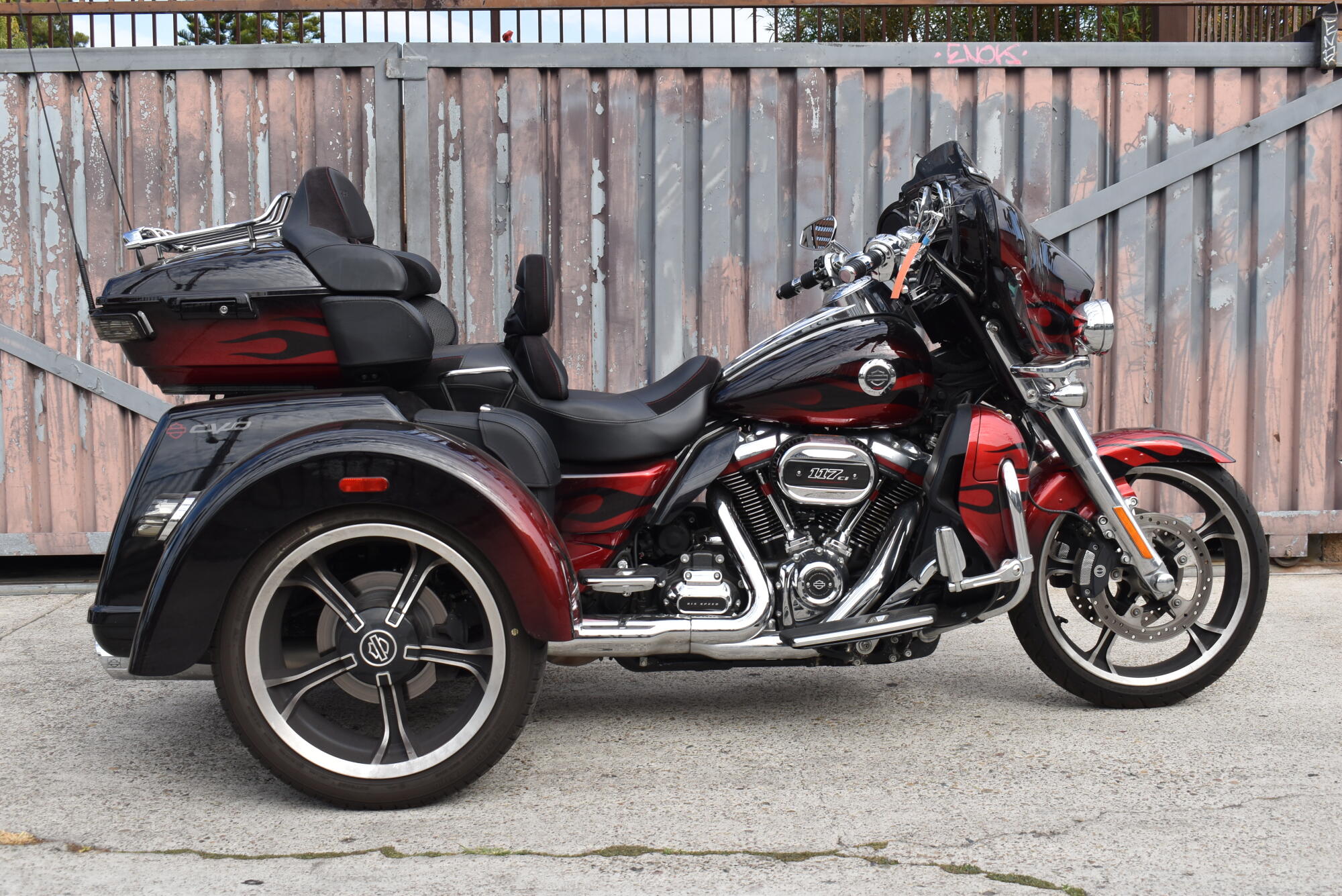 2022 Harley-Davidson® CVO™ Tri Glide® FLHTCUTGSE