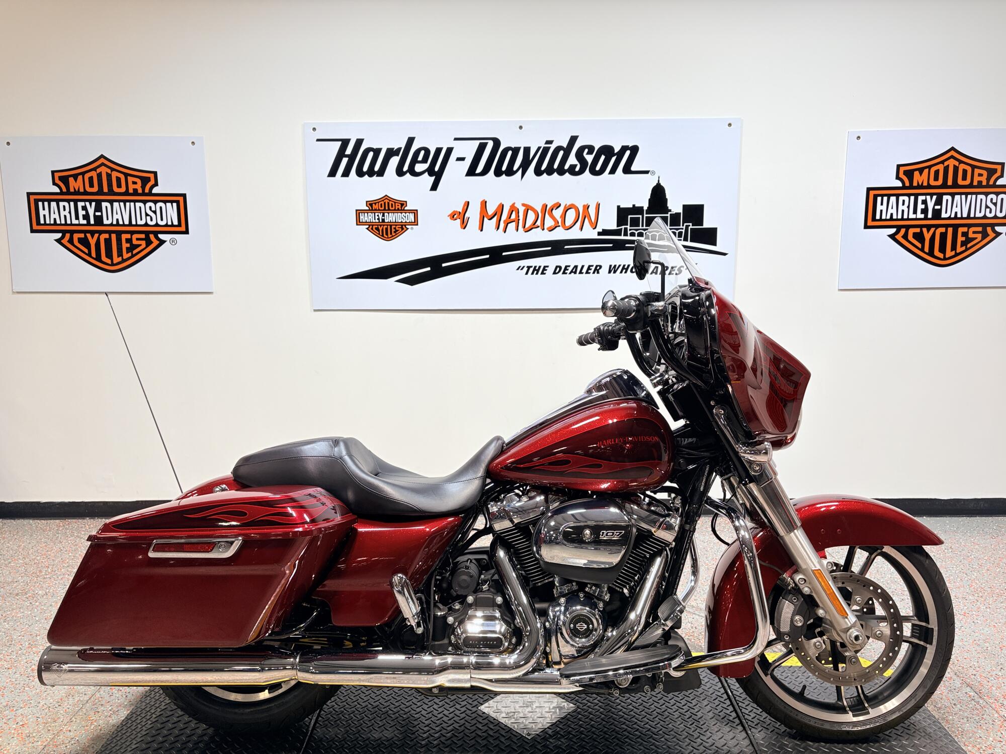 2017 FLHXS Harley-Davidson® Street Glide® Special Hard Candy Custom™ Hot Rod Red Flake