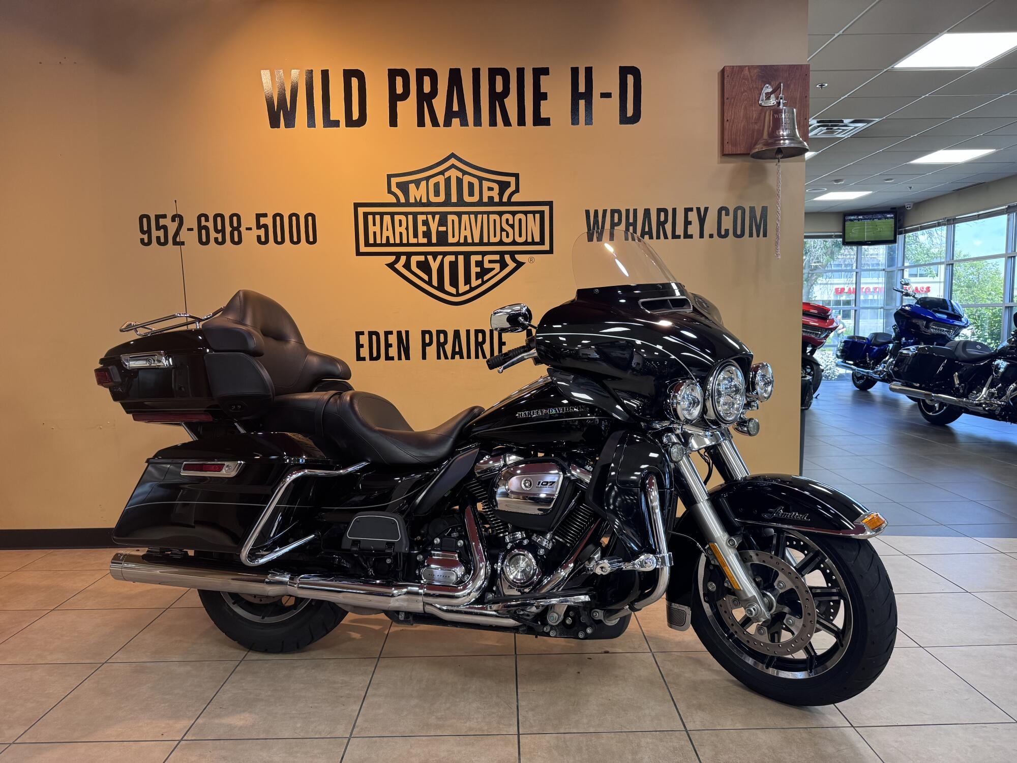 2017 Harley-Davidson® Ultra Limited Vivid Black