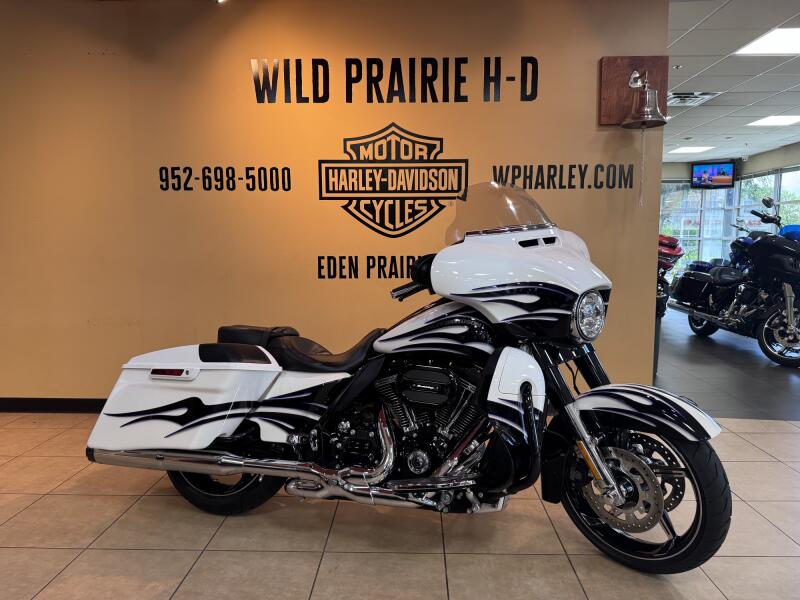 2016 Harley-Davidson® CVO™ Street Glide® White Amethyst with Black Licorice Flames