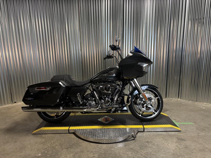 2026 Harley-Davidson® Road Glide® MIDNIGHT EMBER