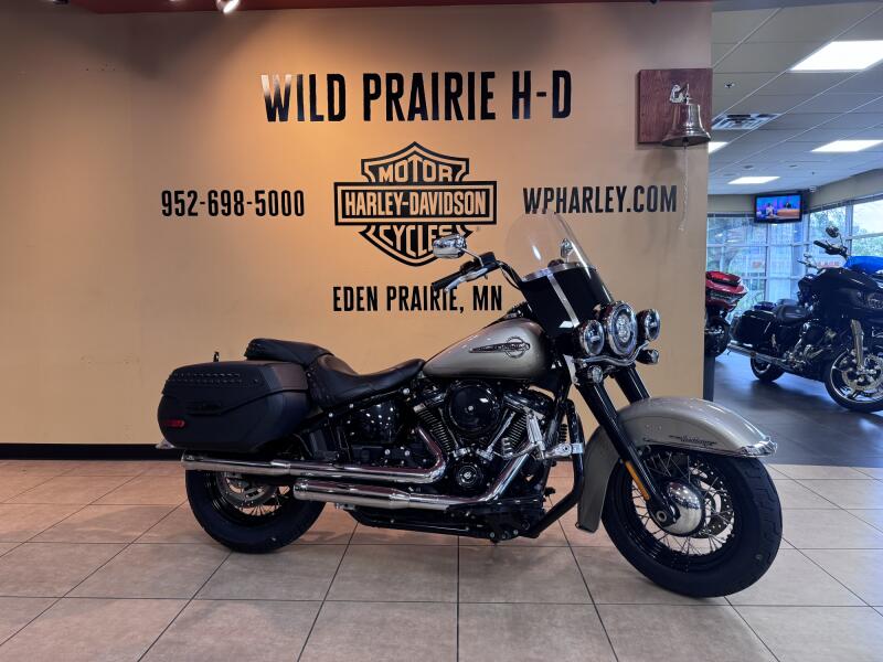 2018 Harley-Davidson® Heritage Classic Silver Fortune