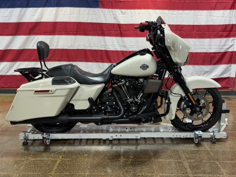 FLHXS 2022 Street Glide® Special