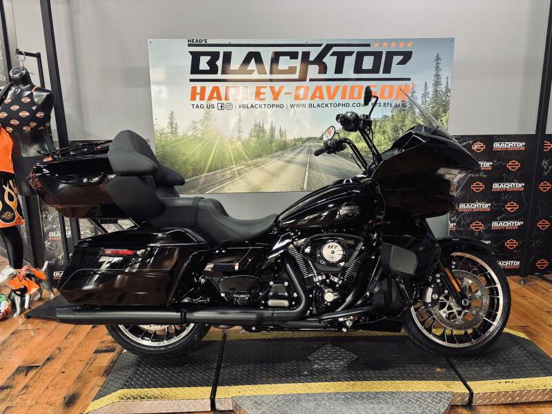 2026 Harley-Davidson® Road Glide Limited VIVID BLACK