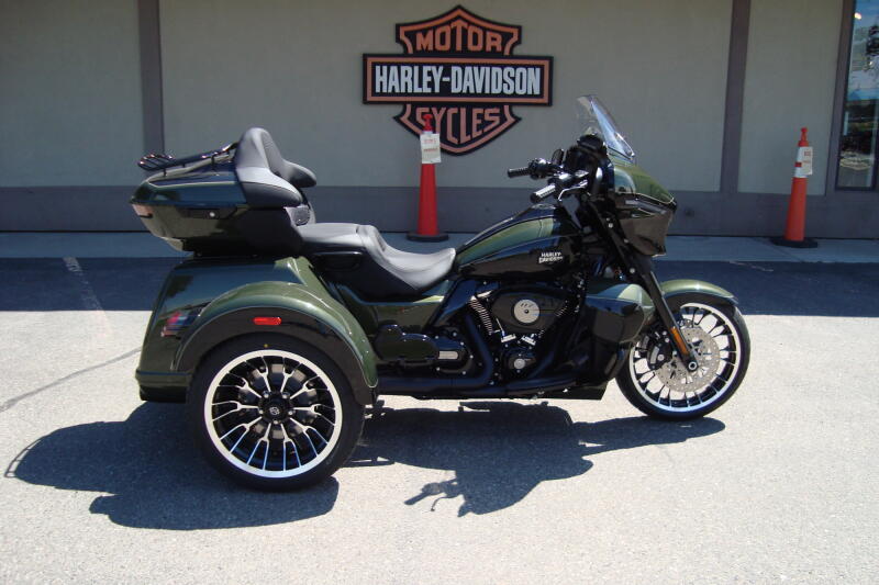 2026 Harley-Davidson® Street Glide 3 Limited Olive Steel Metallic / Vivid Black Black Trim