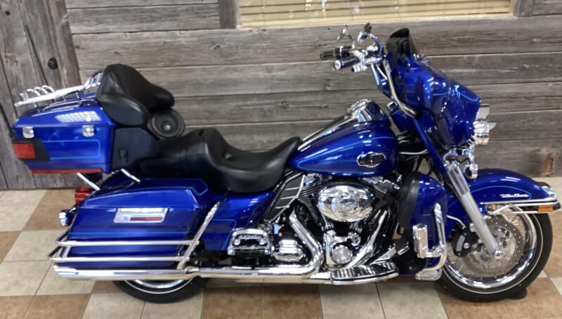 2010 Harley-Davidson® Electra Glide® Ultra Classic® Flame Blue Pearl