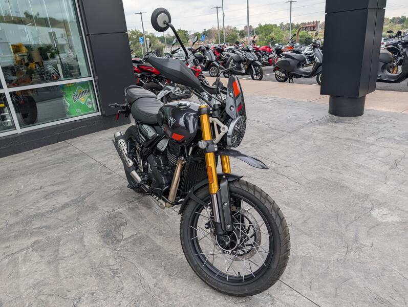  2026 Triumph Scrambler 400 XC