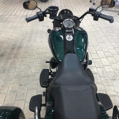 2024 Harley-Davidson® Freewheeler® Alpine Green / Vivid Black thumb 0