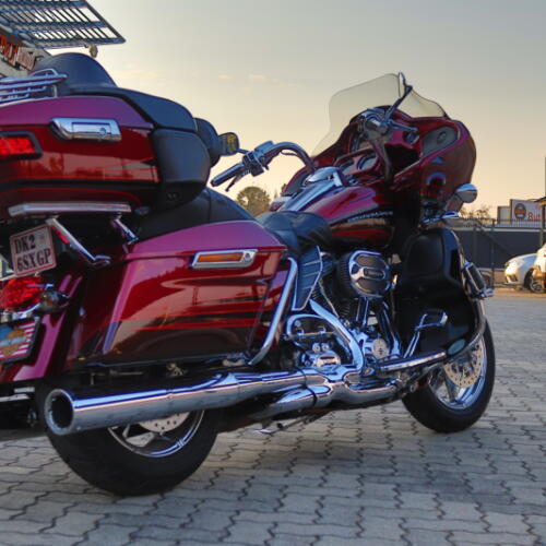 2015 Harley-Davidson® CVO™ Road Glide® Ultra Two-Tone Burgundy Blaze/Typhoon Maroon thumb 0