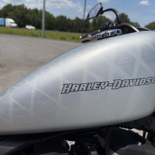 2010 Harley-Davidson Sportster Iron 883 Brilliant Silver Denim thumb 0