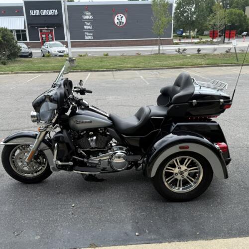 FLHTCUTG 2019 Tri Glide® Ultra thumb 1