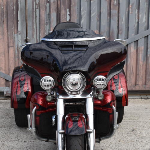 2022 Harley-Davidson® CVO™ Tri Glide® FLHTCUTGSE thumb 0