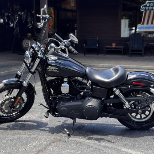 2015 Harley-Davidson® Street Bob® Vivid Black thumb 3