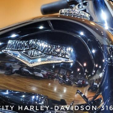 2018 Harley-Davidson® Road King®, FLHR thumb 0