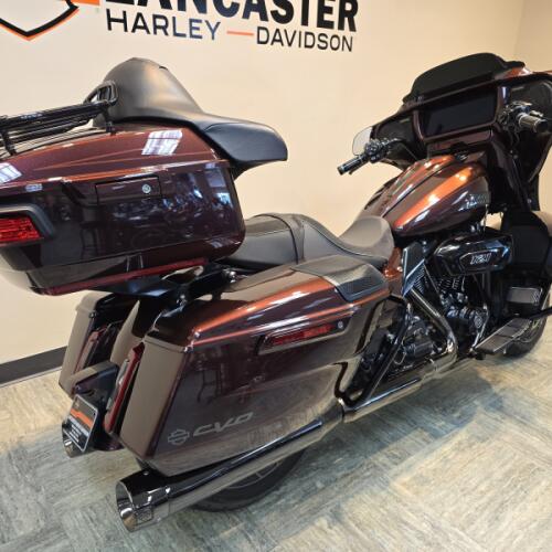 2024 Harley-Davidson® CVO™ Street Glide® Copperhead FLHXSE thumb 3