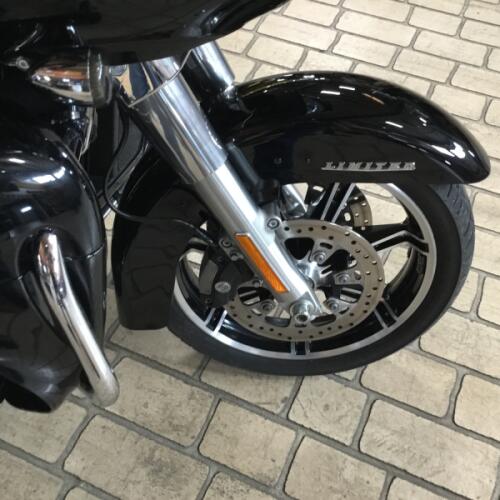2022 Harley-Davidson® Road Glide® Limited Vivid Black - Black Finish thumb 2