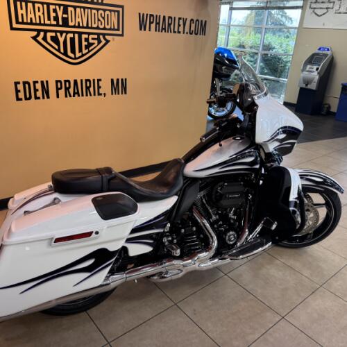 2016 Harley-Davidson® CVO™ Street Glide® White Amethyst with Black Licorice Flames thumb 1