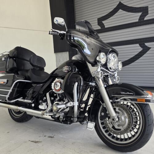 2009 Harley-Davidson® Electra Glide® Ultra Classic® Vivid Black thumb 3