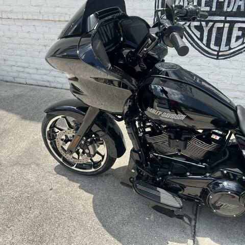 FLTRT 2026 Road Glide 3 thumb 1