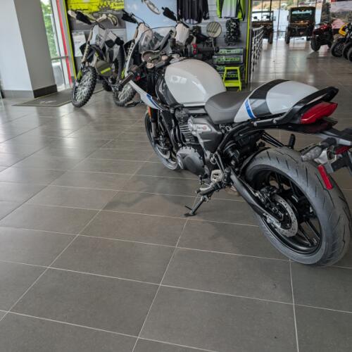  2026 Thruxton 400 thumb 0