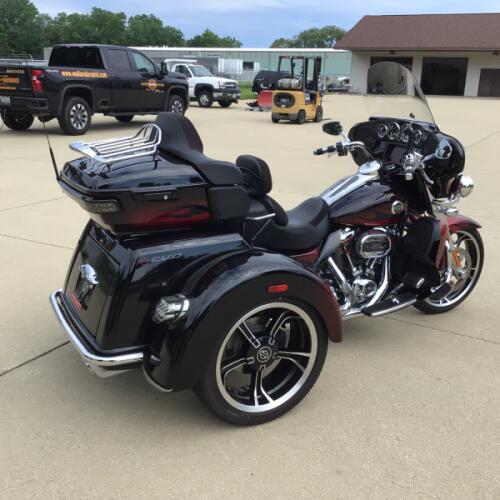 FLHTCUTGSE 2022 CVO™ Tri Glide® thumb 0