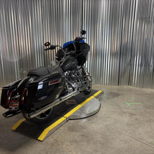 2026 Harley-Davidson® Road Glide® MIDNIGHT EMBER thumb 2