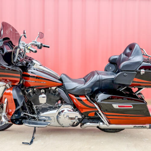 2015 Harley-Davidson® CVO™ Road Glide® Ultra FLTRUSE thumb 3
