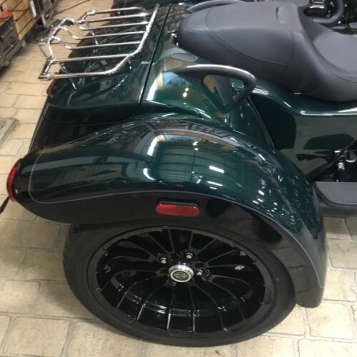 2024 Harley-Davidson® Freewheeler® Alpine Green / Vivid Black thumb 2