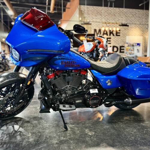 2026 Harley-Davidson® CVO Street Glide ST Electric Coast thumb 2