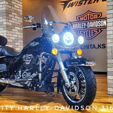 2018 Harley-Davidson® Road King®, FLHR thumb 2