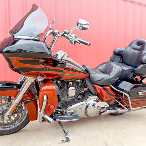 2015 Harley-Davidson® CVO™ Road Glide® Ultra FLTRUSE thumb 1
