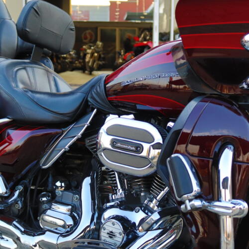 2015 Harley-Davidson® CVO™ Road Glide® Ultra Two-Tone Burgundy Blaze/Typhoon Maroon thumb 3