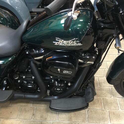 2024 Harley-Davidson® Freewheeler® Alpine Green / Vivid Black thumb 3