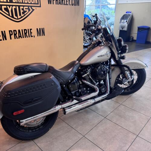 2018 Harley-Davidson® Heritage Classic Silver Fortune thumb 1