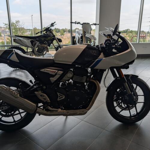  2026 Thruxton 400 thumb 3