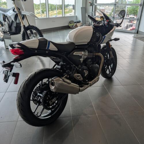  2026 Thruxton 400 thumb 2