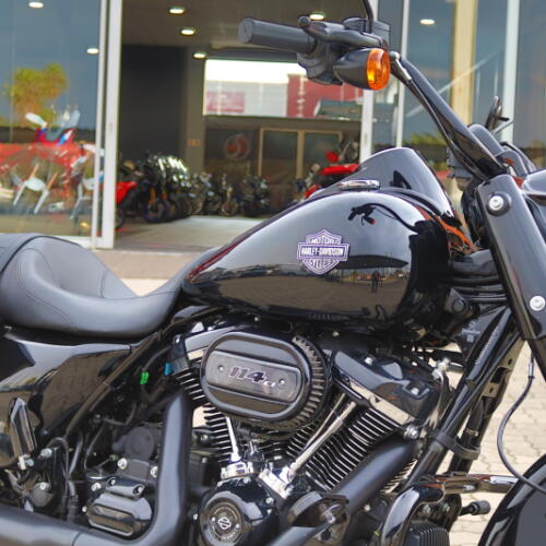 2024 Harley-Davidson® Road King™ Special Vivid Black thumb 3