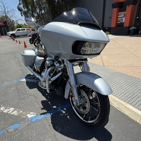 2023 Harley-Davidson® Road Glide® thumb 2
