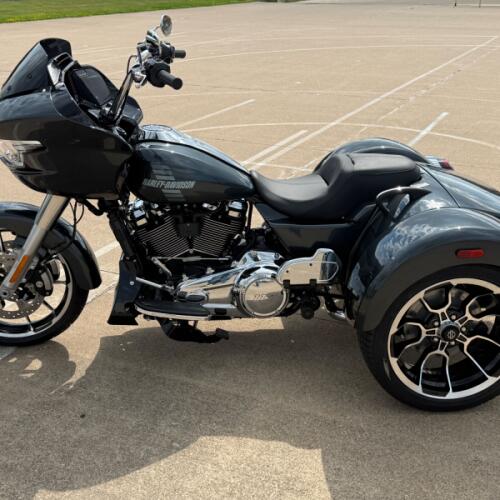 2026 Harley-Davidson® Road Glide 3 Iron Horse Metallic thumb 0