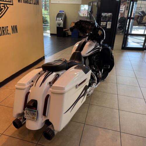 2016 Harley-Davidson® CVO™ Street Glide® White Amethyst with Black Licorice Flames thumb 0